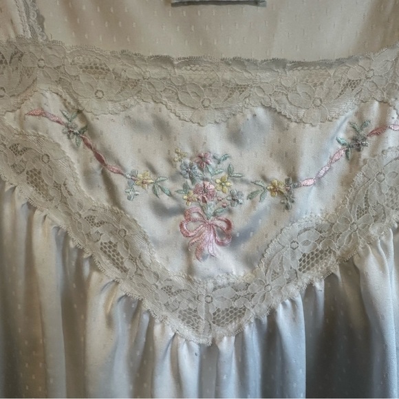 Miss Elaine 100% Rayon White Polka Dot Nightgown Size Small VTG 90’s Grandma Bow - Picture 2 of 4